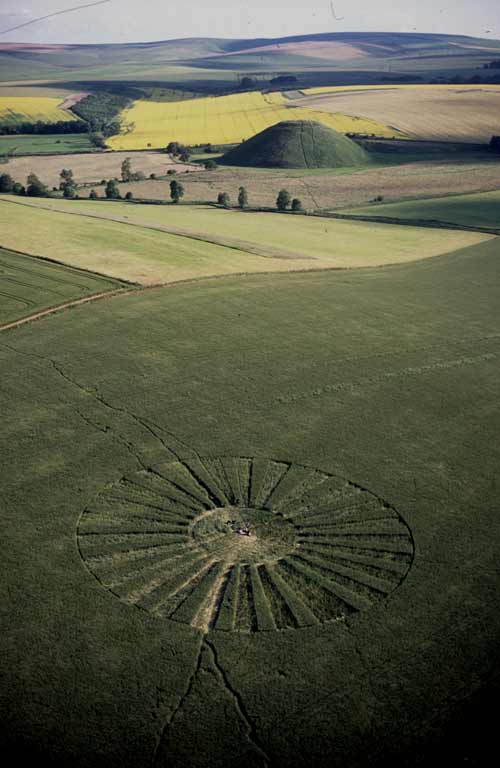 obraz_zvuk:priroda:obrazce_v_krajine:2002:anglie:64_-_waden_hill_u_avebury_wiltshire_anglie_-_22.6.2002.jpg